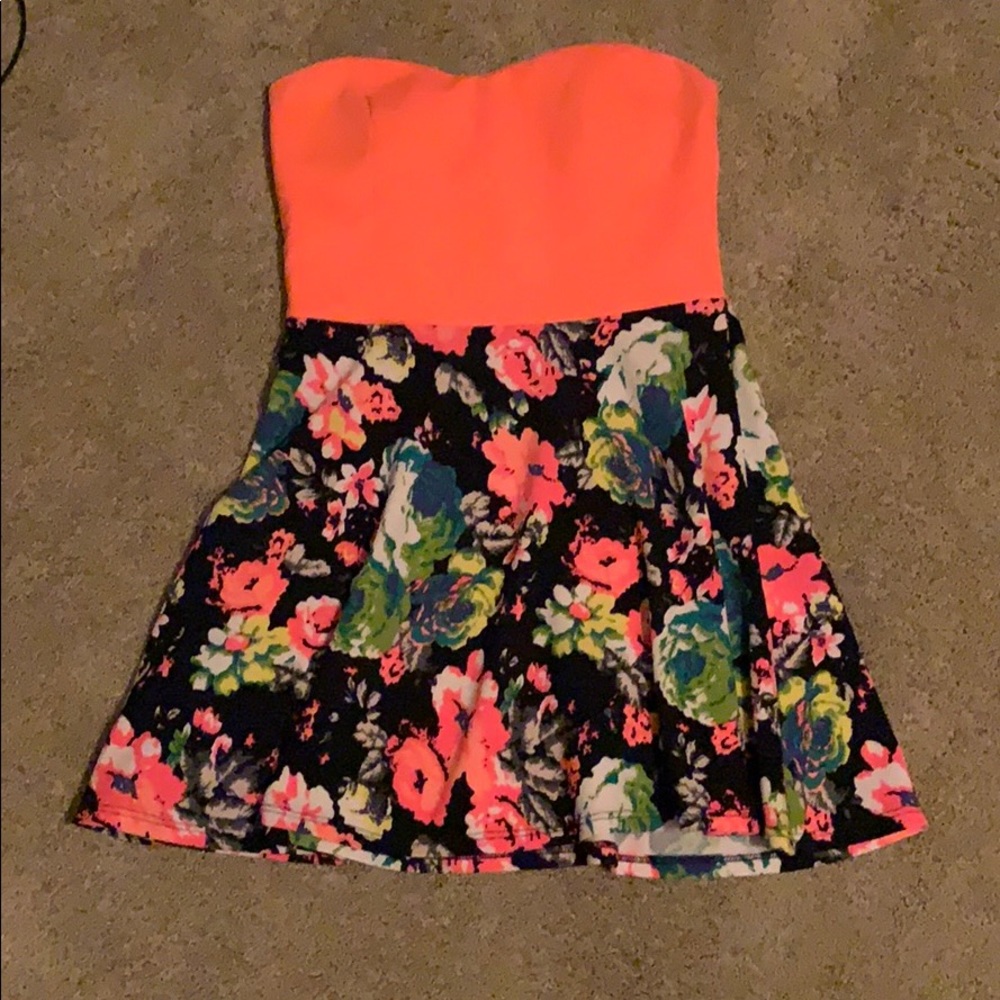 Windsor. Strapless dress